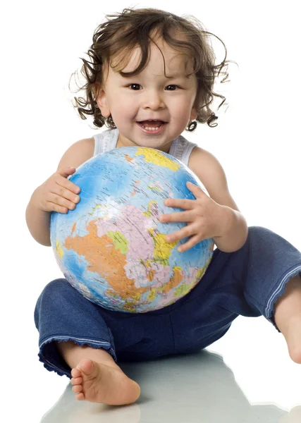 Baby met puzzel globe. — Stockfoto
