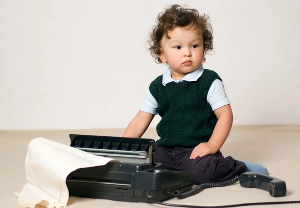 Barn med fax. — Stockfoto