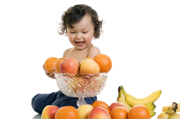 Bebê com frutas . — Fotografia de Stock