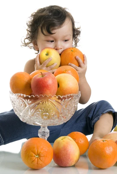 Barn med frukt . – stockfoto