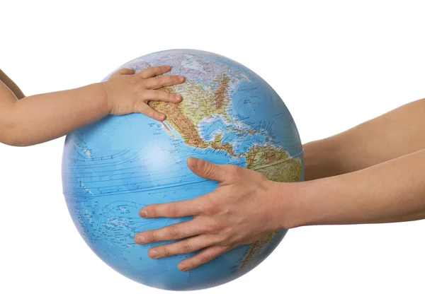Aula de geografia com globo nas mãos grupo de alunos de crianças