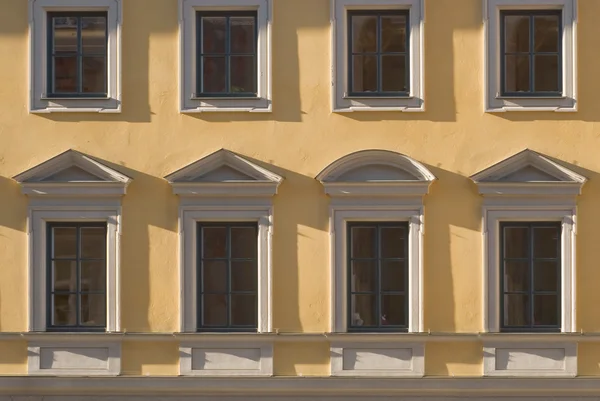 Arkitektoniska element i windows — Stockfoto