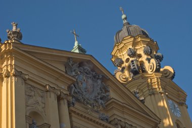 theatine Kilisesi, theatinerkirche