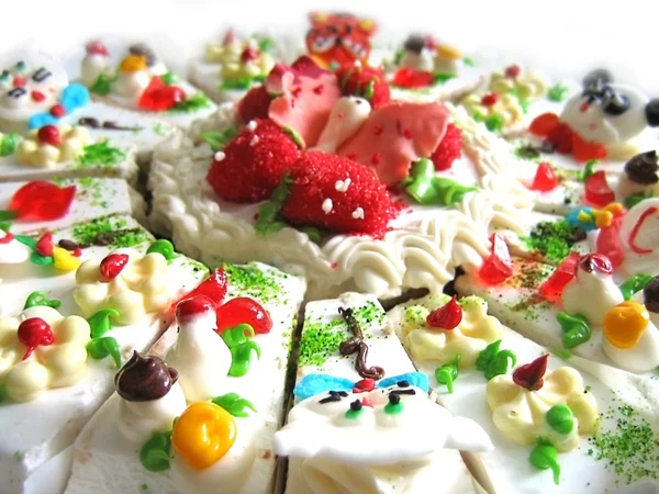 Kreativ gestalteter cremiger Kuchen — Stockfoto