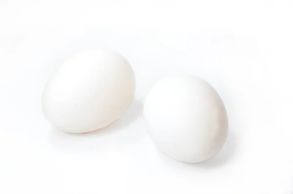 Dois ovos brancos em branco — Fotografia de Stock