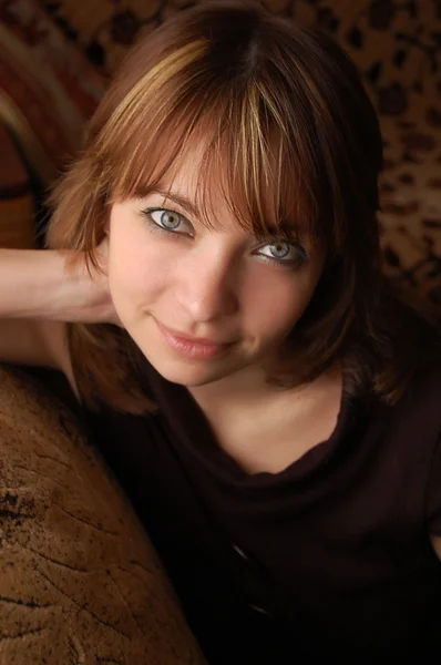 Detailní portrét krásné hnědovlasé děvče — Stock fotografie