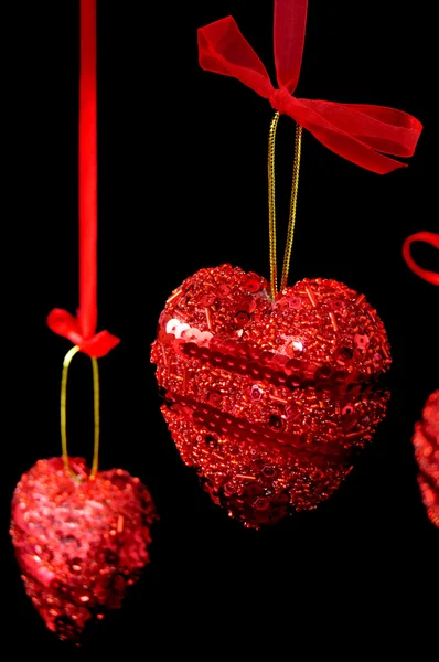 Jul röda hjärtan hängande — Stockfoto