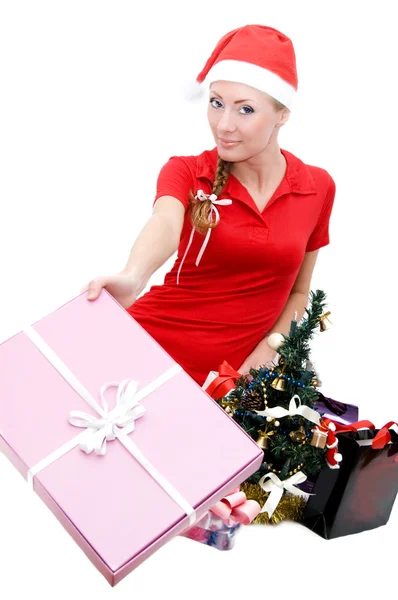Santa žena pomocník nabízející dárky — Stock fotografie