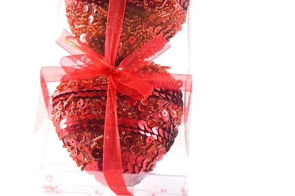 Två röda hjärtan i transparent förpackning — Stockfoto