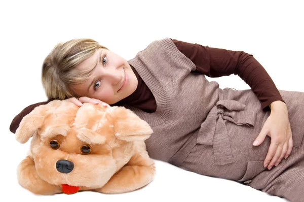 Sorridente incinta e grande cane giocattolo — Foto Stock