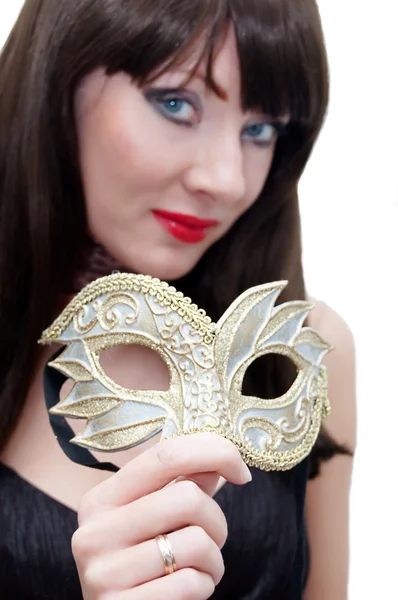 Mysterieuze vrouw bedrijf Venetiaanse masker — Stockfoto