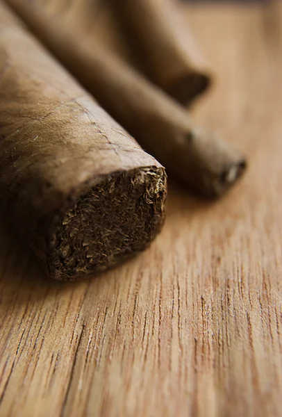 Some cigars over wooden texture — Stock Photo, Image
