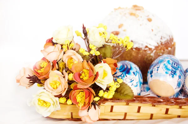 Velikonoční dort a vejce — Stock fotografie
