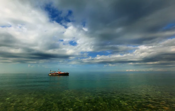 Černé moře, Přístavište v Gagře, Abcházie, Gruzie — Stock fotografie