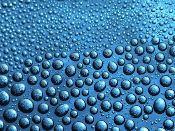 Блакитна вода падає — стокове фото