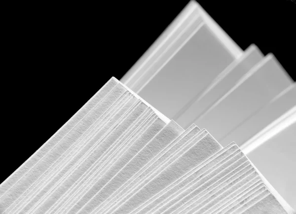 Livro branco sobre o preto — Fotografia de Stock