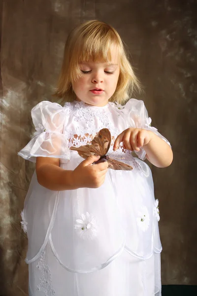 Dívka v bílých šatech s lilie — Stock fotografie