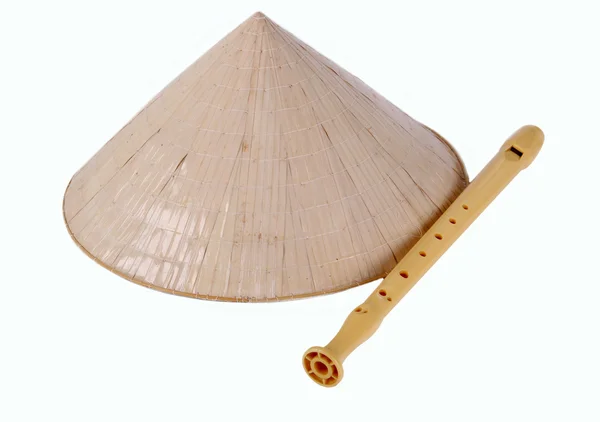 Bambus chiński kapelusz i flet — Zdjęcie stockowe