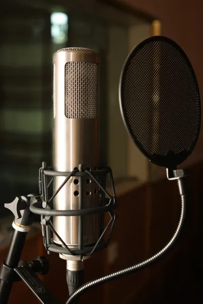 Микрофон конденсаторной студии — стоковое фото