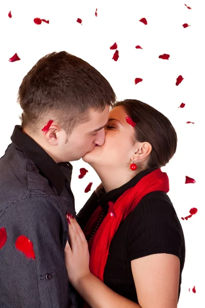Romantiek in roos bloemblad regen — Stockfoto
