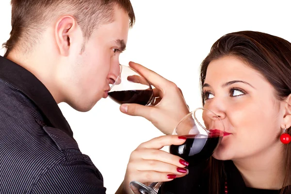 Ζευγάρι πίνει κόκκινο κρασί — Φωτογραφία Αρχείου