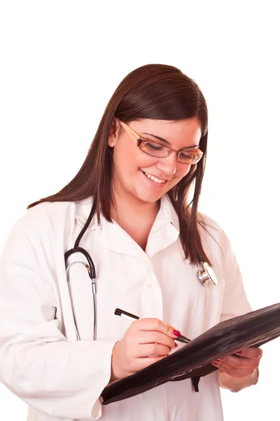 Женщина-врач пишет на бумаге — стоковое фото