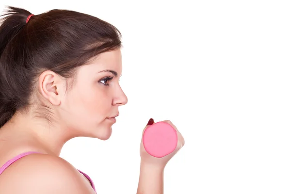 Ung flicka håller en rosa vikt — Stockfoto