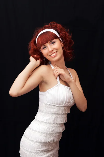 Jonge dame met rood haar — Stockfoto