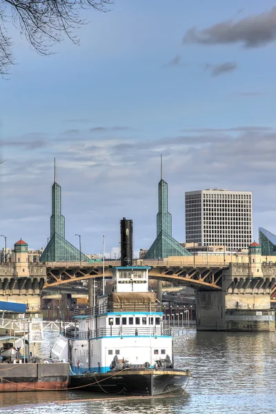 Tug Boat on the Willamette River — Stock Photo, Image