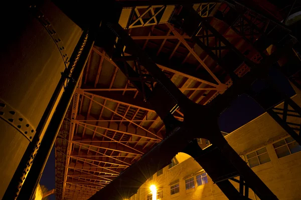Under bron i industriområde — Stockfoto