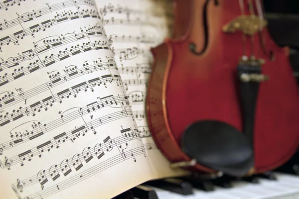 Folhas de música com piano de violino Blur — Fotografia de Stock