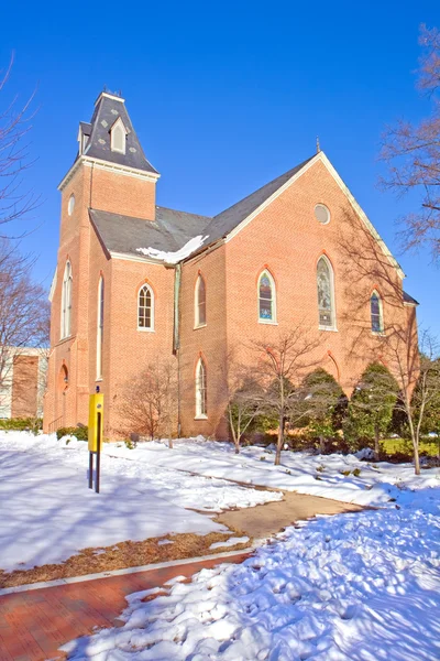Kapelle auf einem College-Campus im Winter — Stockfoto