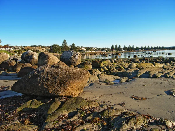 Grandi rocce con bassa marea a Victor Harbor — Foto Stock