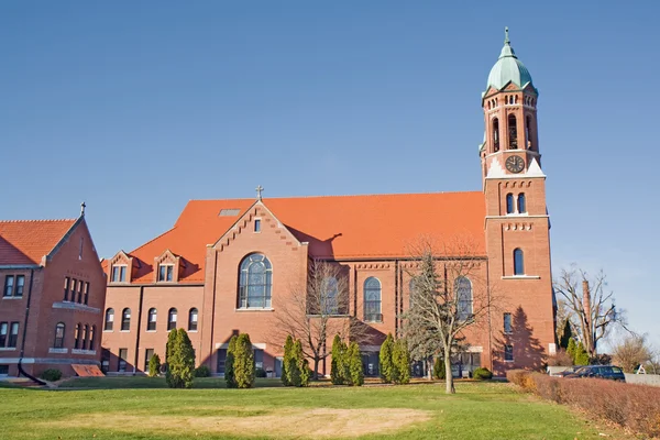 Egy egyetemi campus-kápolna — Stock Fotó