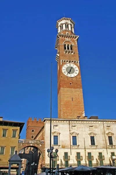 Blick auf den Lamberti-Turm in Verona — Stockfoto