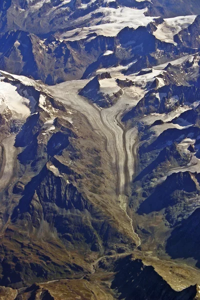 Luftaufnahme eines Gletschers in den Alpen — Stockfoto