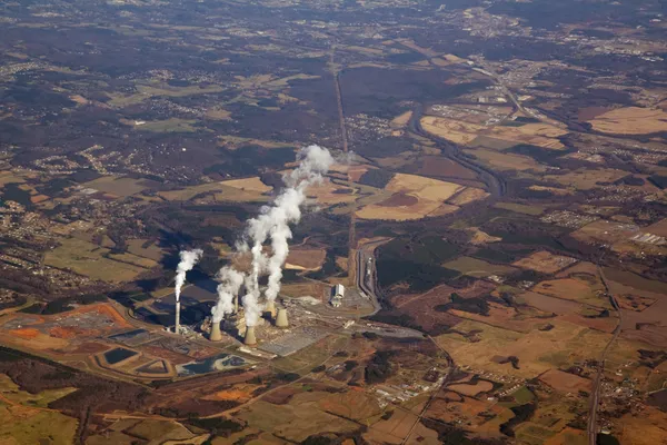 Widok z powietrza na elektrownię — Zdjęcie stockowe