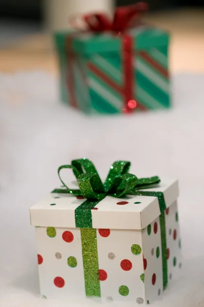 2 vertical gifts — Stock Photo, Image