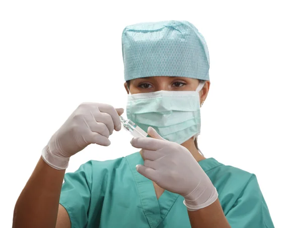 Krankenschwester öffnet ein Fläschchen — Stockfoto
