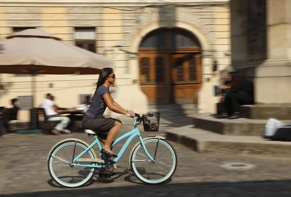 Paseo en bicicleta urbana —  Fotos de Stock