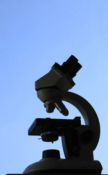 Mikroskop siluet — Stok fotoğraf