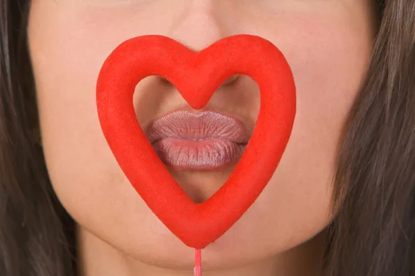 stock image Kissing through the heart