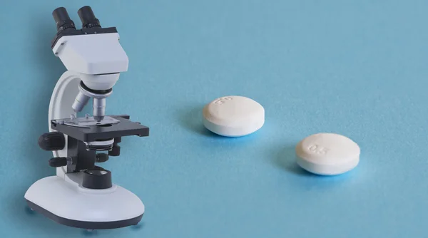 Két aszpirin tablettát — Stock Fotó