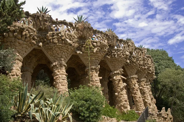 Columns of bricked stones in ark guell styled by antonio gaudi — Stock Photo, Image