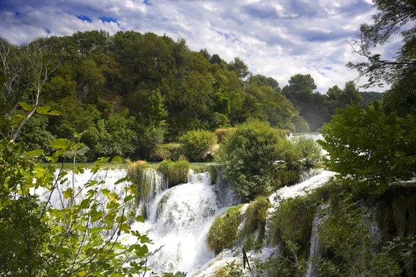 Vodopád v úplném národní park krka — Stock fotografie