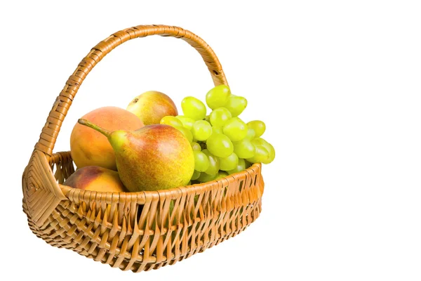 Hamper med frukt – stockfoto