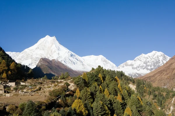 Népal. Les alentours de Mountain Manaslu Photos De Stock Libres De Droits