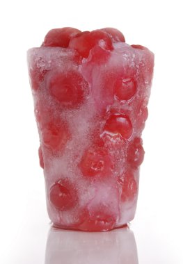 Dondurulmuş çilek. Beyaz izole