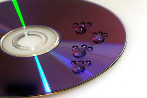 Gotas de agua sobre fondo cd — Foto de Stock