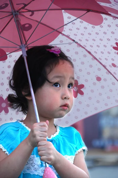 Little girl hold umbrella — Stock Photo, Image